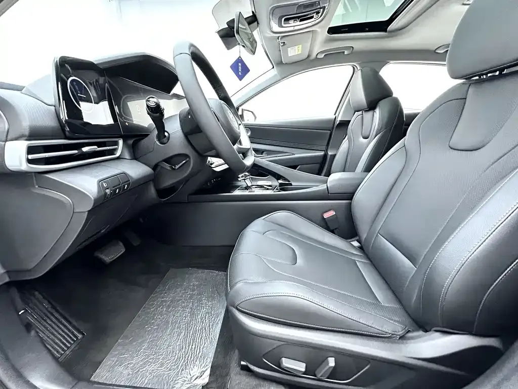Hyundai Elantra — фото 9