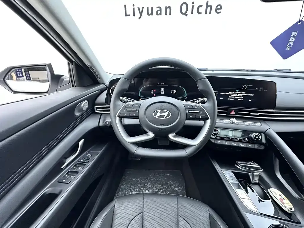 Hyundai Elantra — фото 6