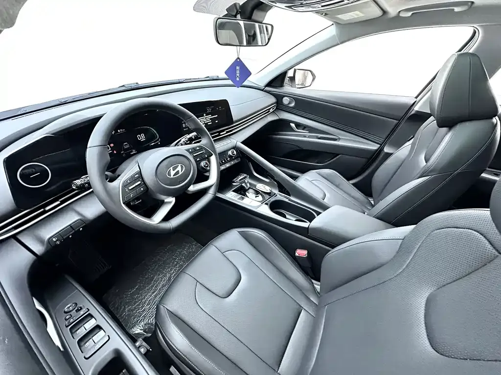 Hyundai Elantra — фото 4