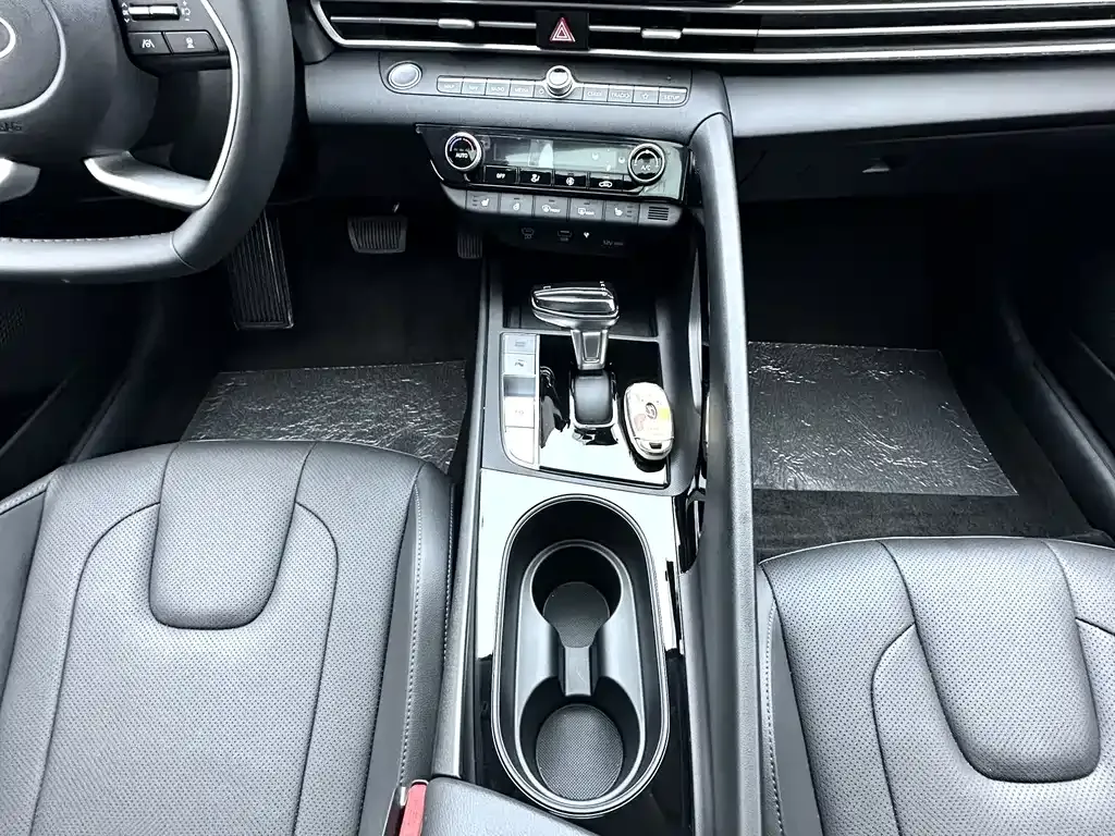 Hyundai Elantra — фото 8