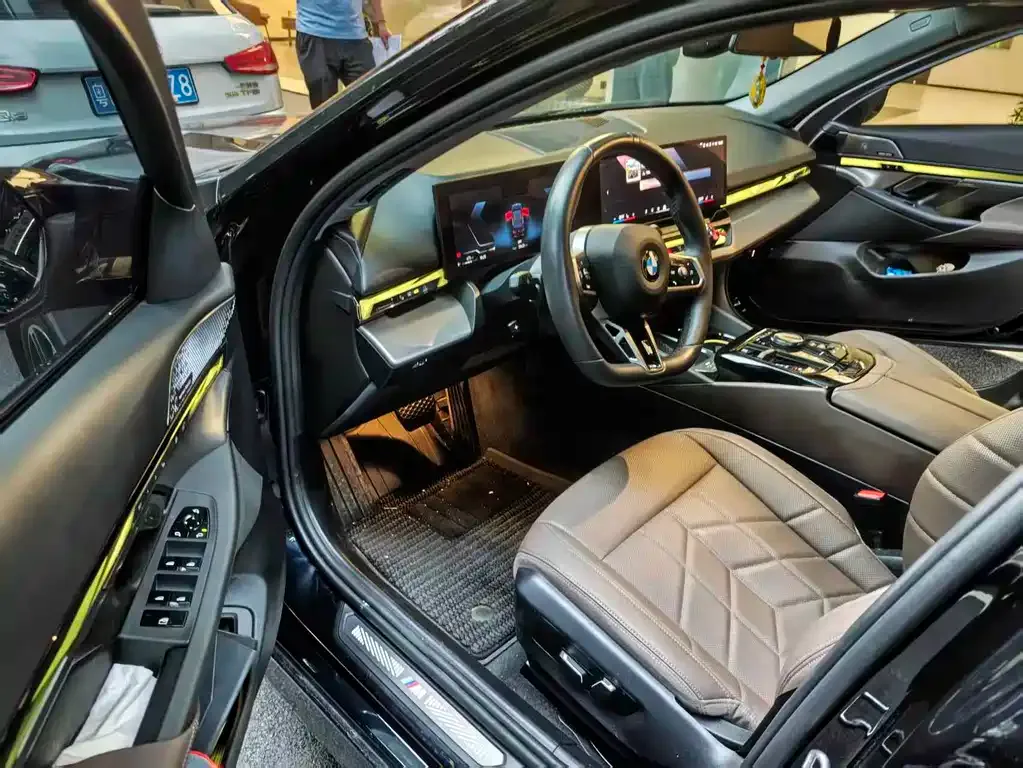 BMW 5 Series 2024 из CN, фото 7