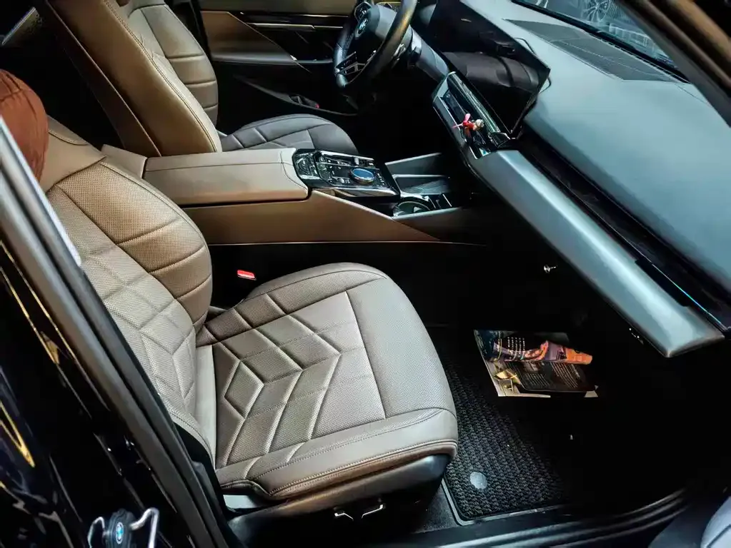 BMW 5 Series 2024 из CN, фото 10