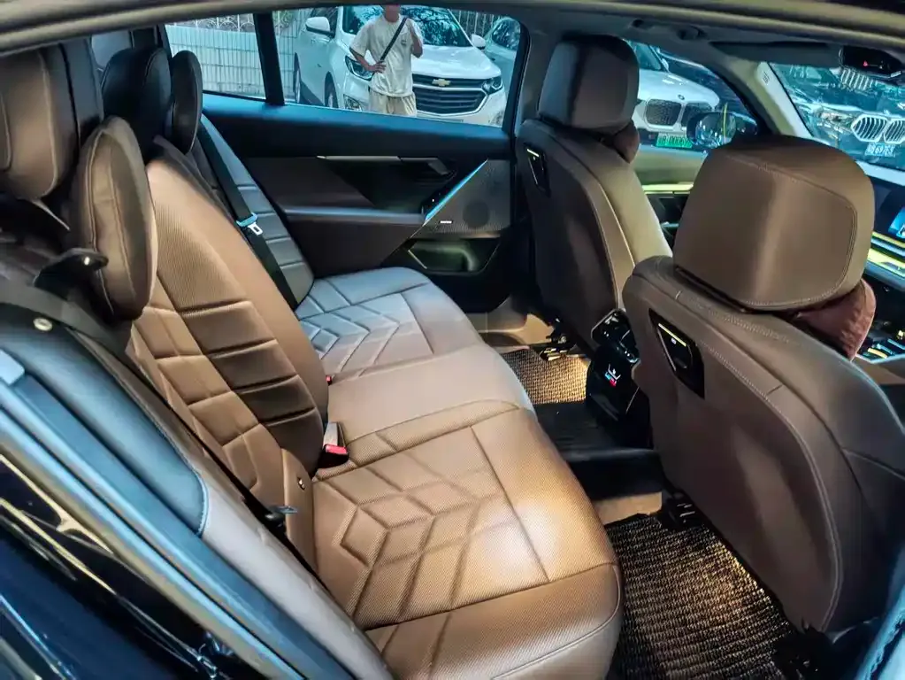 BMW 5 Series 2024 из CN, фото 6
