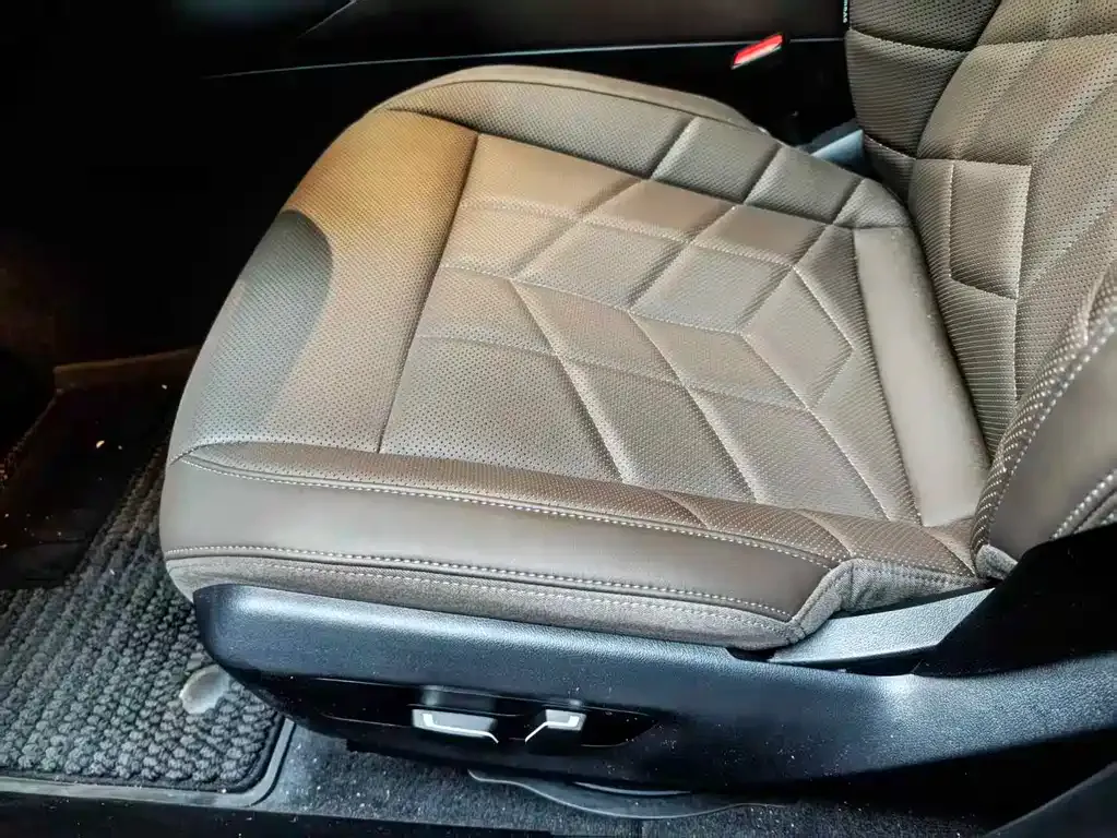 BMW 5 Series 2024 из CN, фото 9