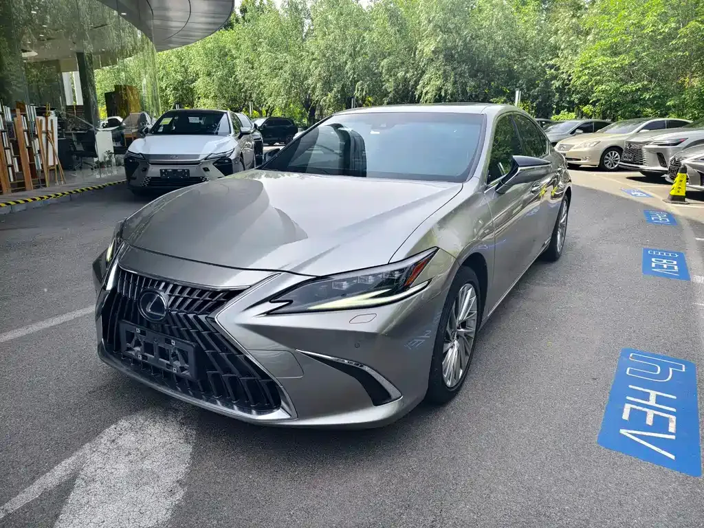 Lexus ES — фото 1