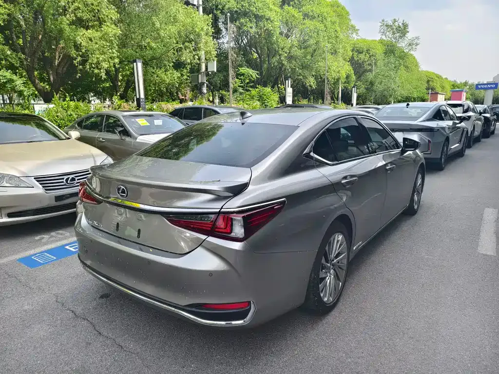 Lexus ES — фото 10