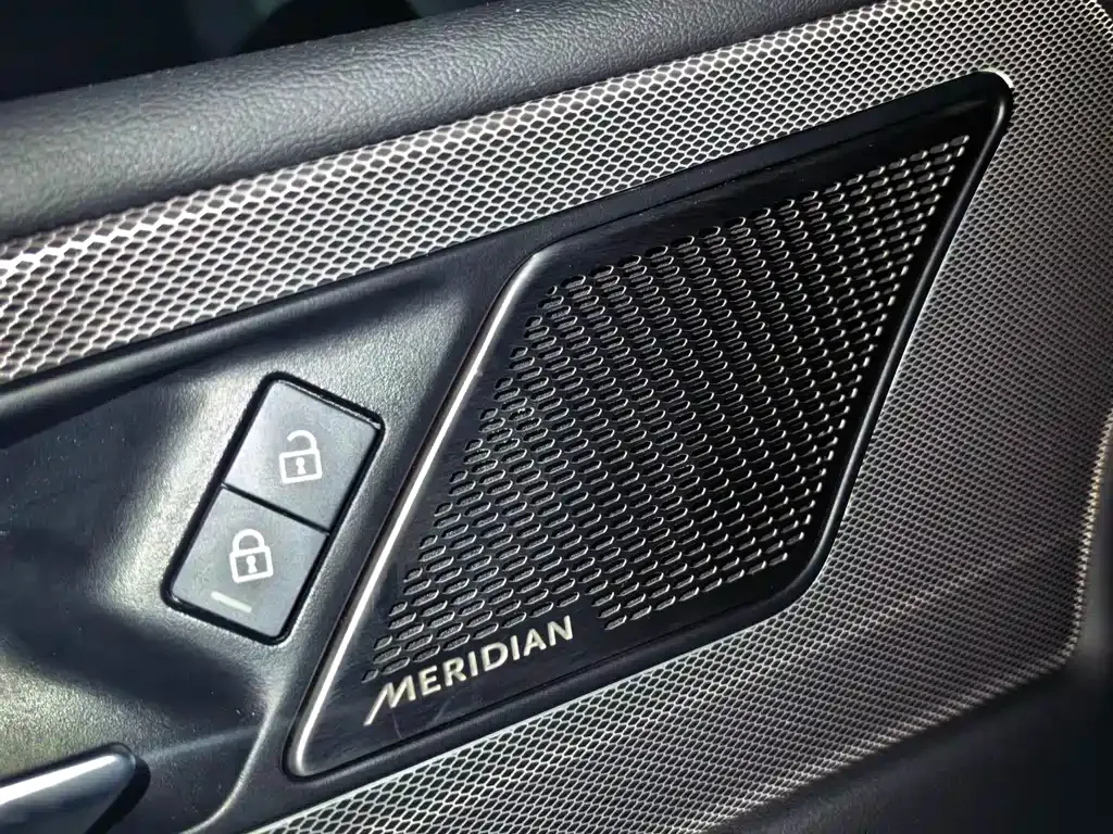 Jaguar XEL — фото 9