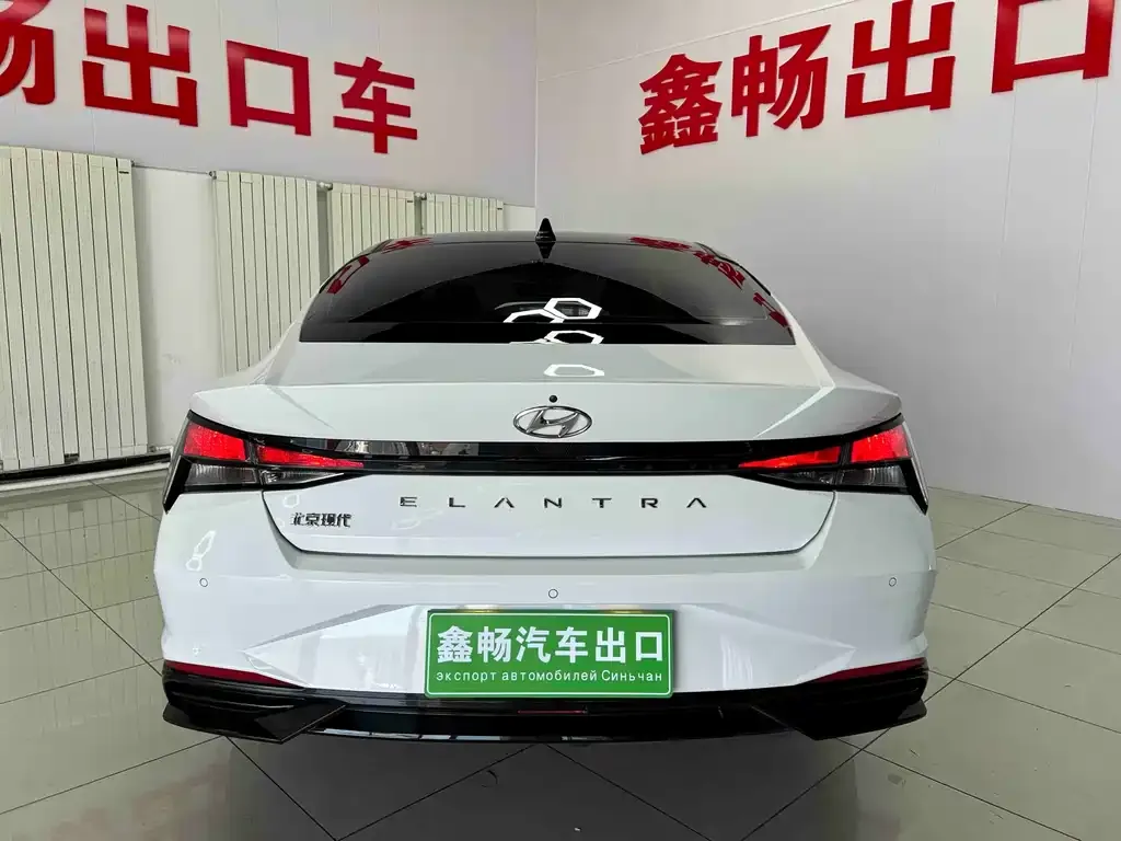 Hyundai Elantra — фото 2