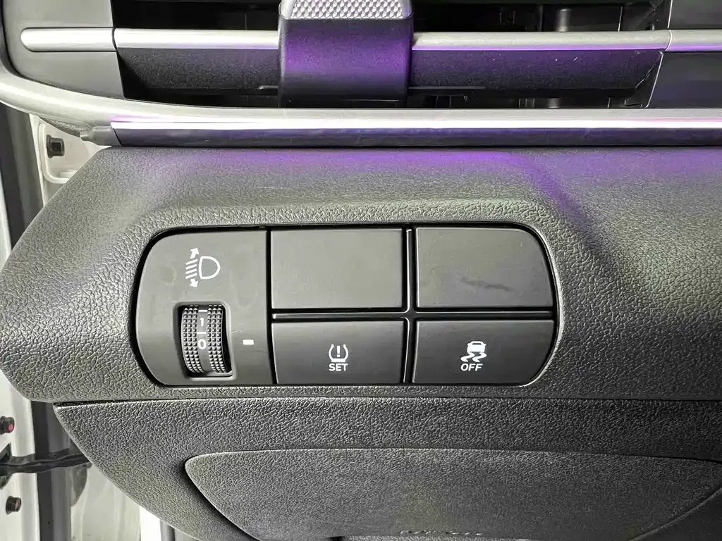 Hyundai Elantra — фото 9