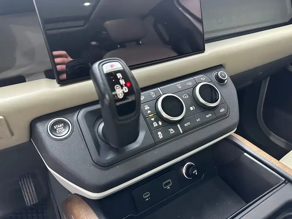Land Rover Defender — фото 10