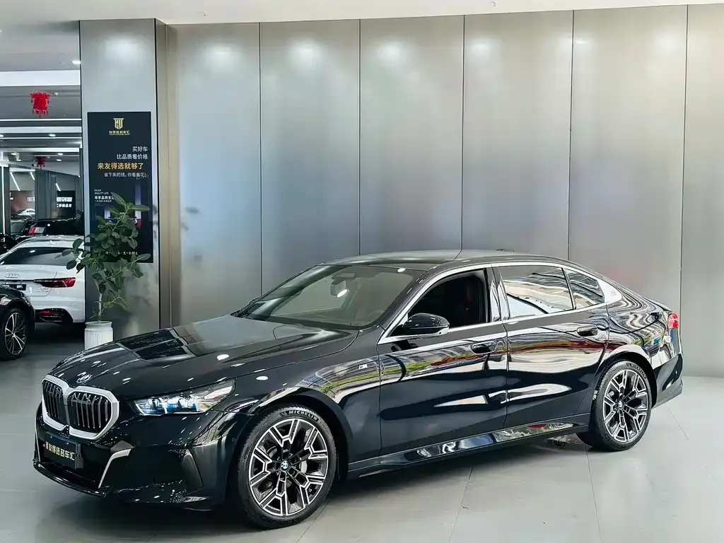 BMW 5 Series — фото 1