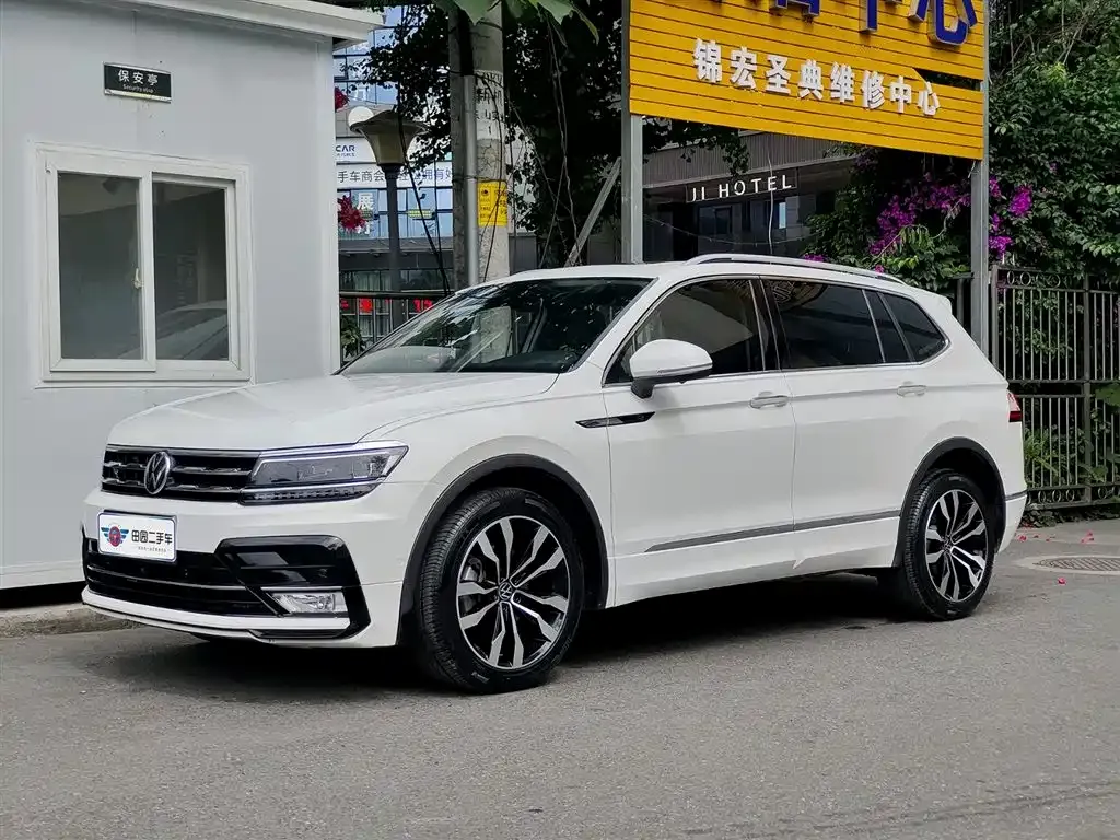 Volkswagen Tiguan L — фото 1