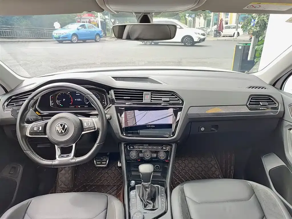 Volkswagen Tiguan L — фото 6