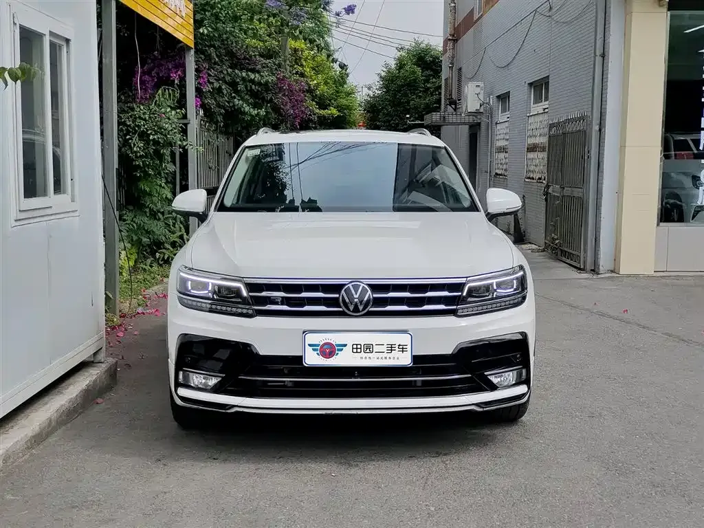 Volkswagen Tiguan L — фото 9