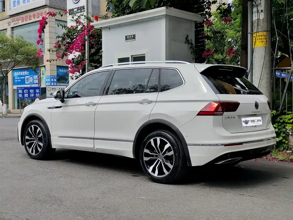 Volkswagen Tiguan L — фото 8