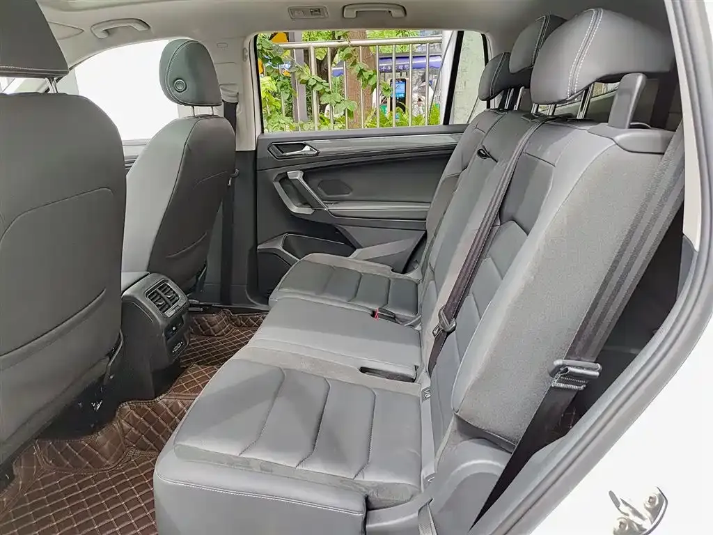 Volkswagen Tiguan L — фото 4