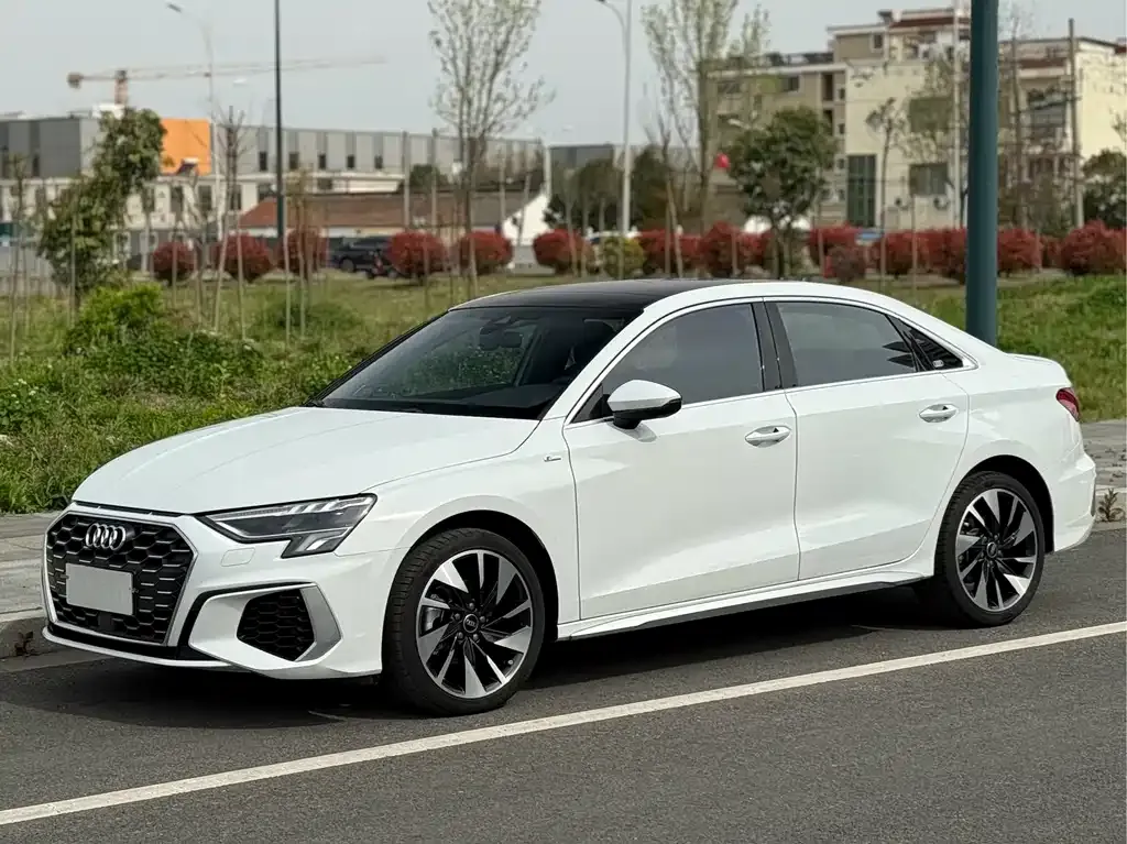 Audi A3 — фото 1