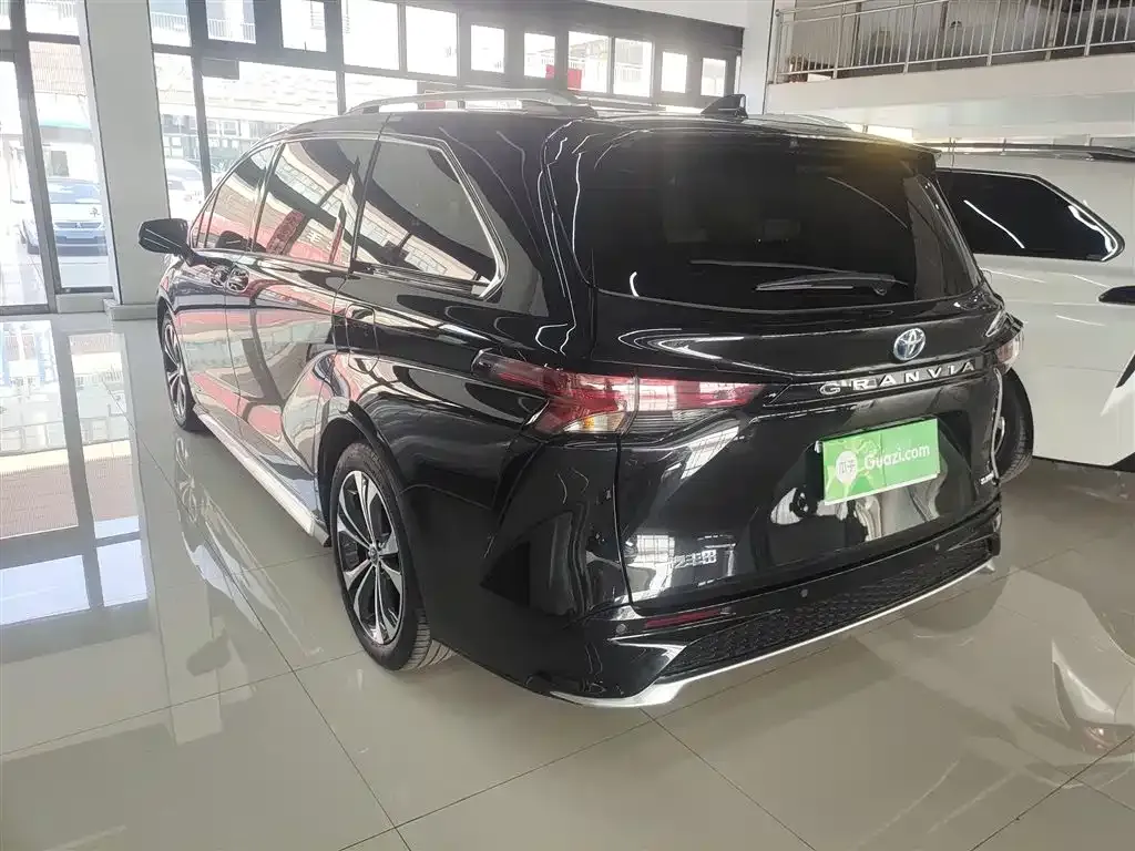 Toyota Granvia — фото 7
