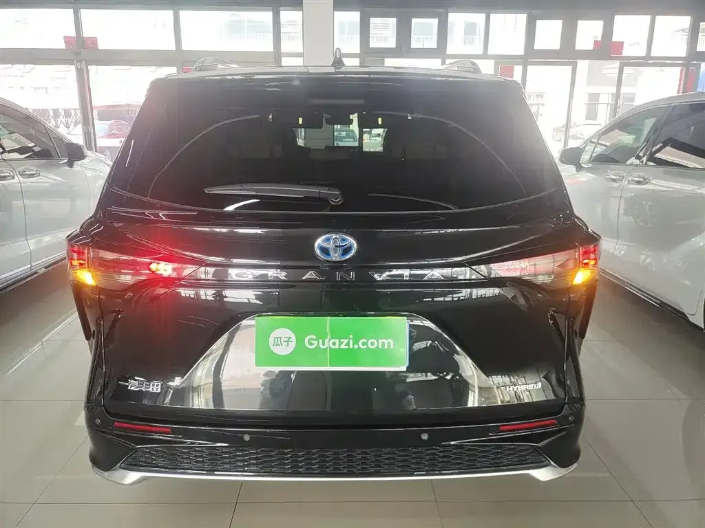 Toyota Granvia — фото 10