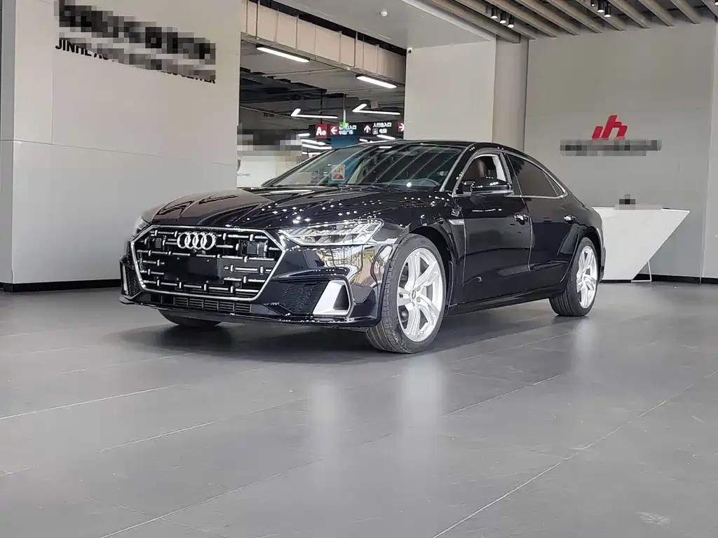 Audi A7L — фото 1