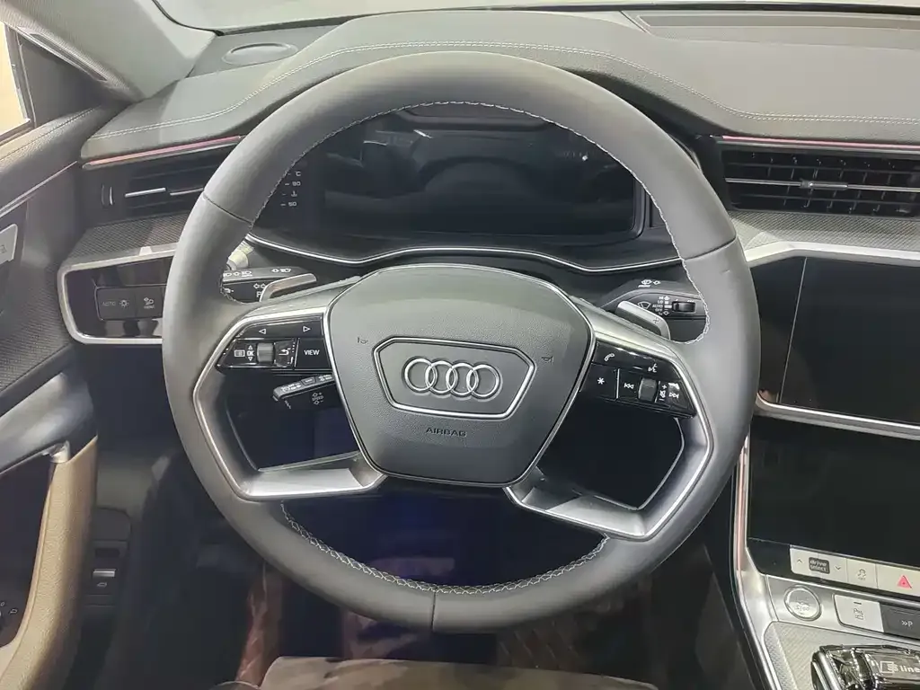 Audi A7L — фото 8