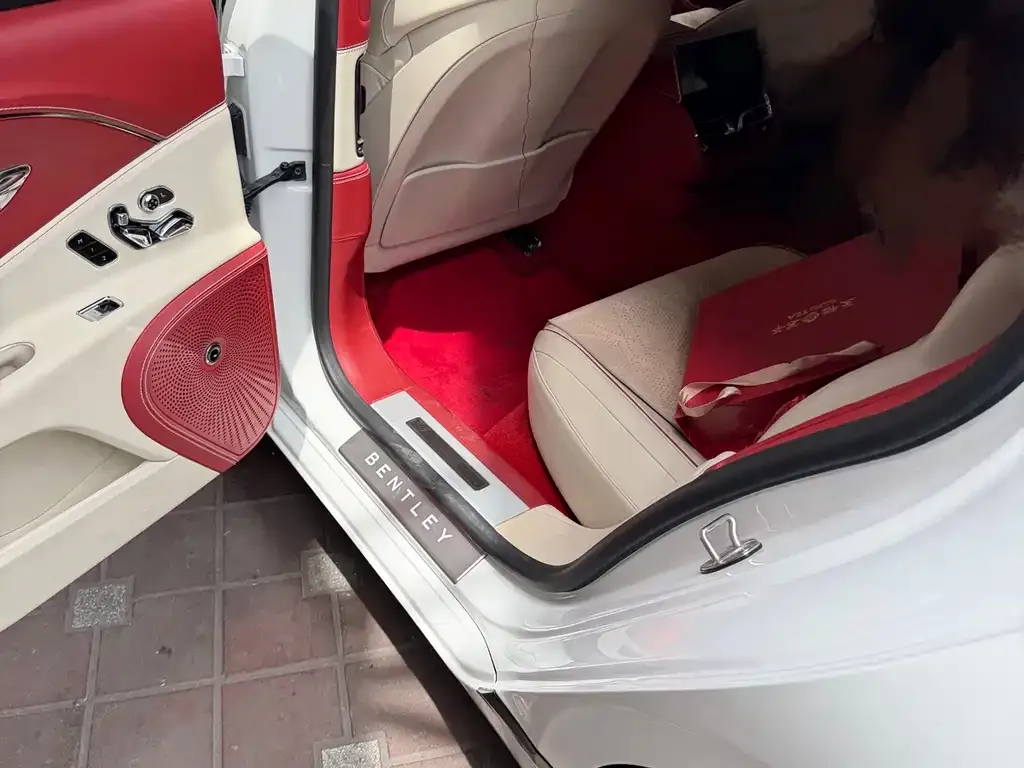 Bentley Flying Spur — фото 2