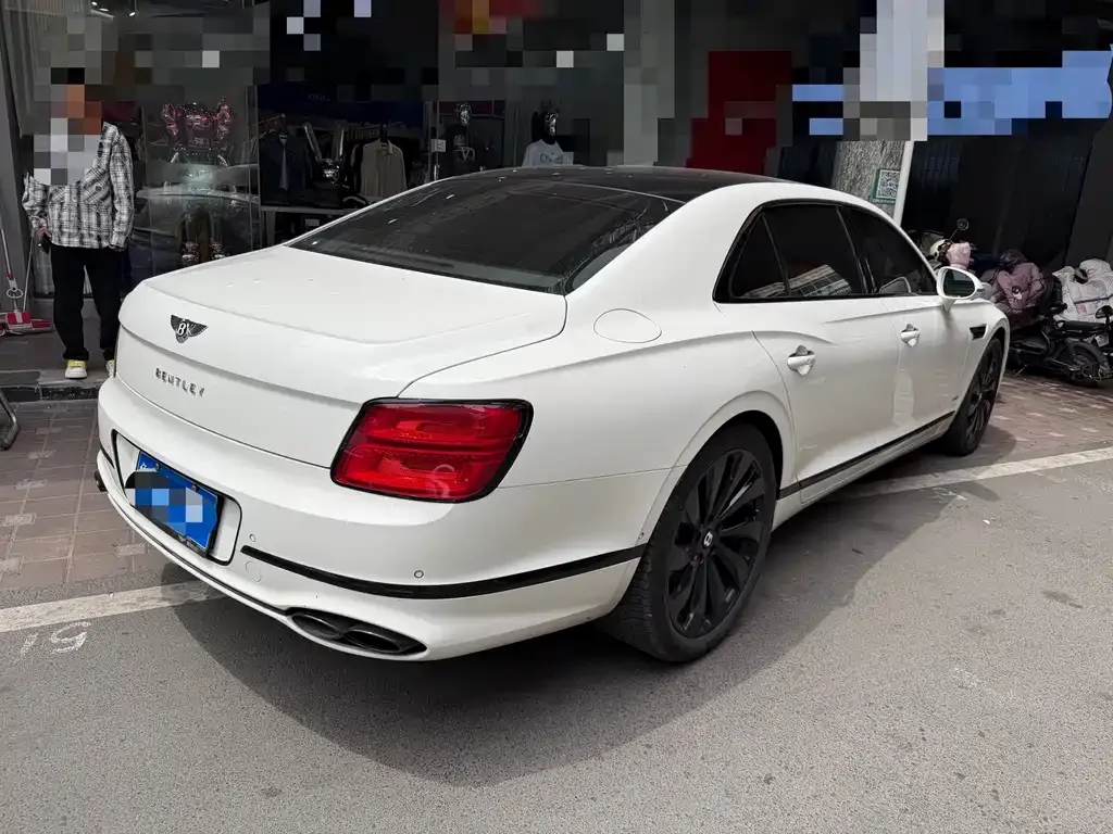 Bentley Flying Spur — фото 8