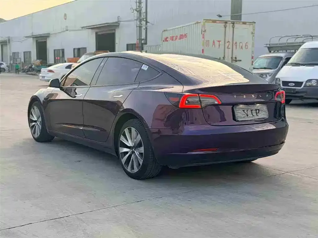 Tesla Model 3 — фото 4