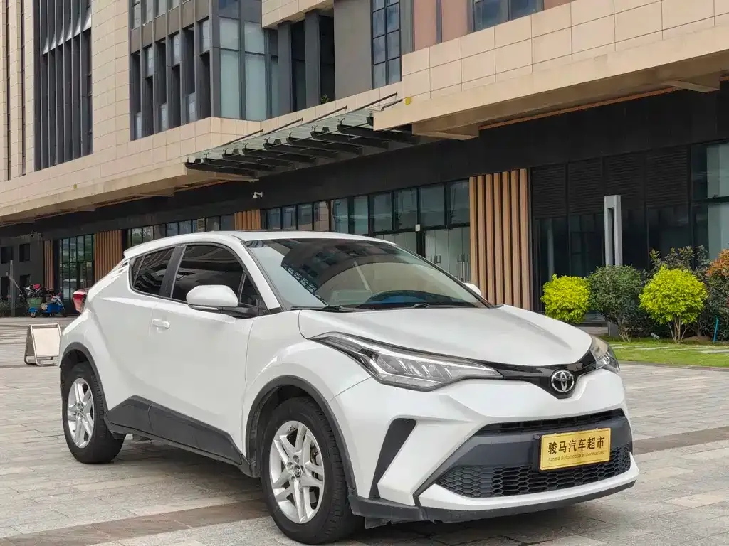 Toyota C-HR — фото 2
