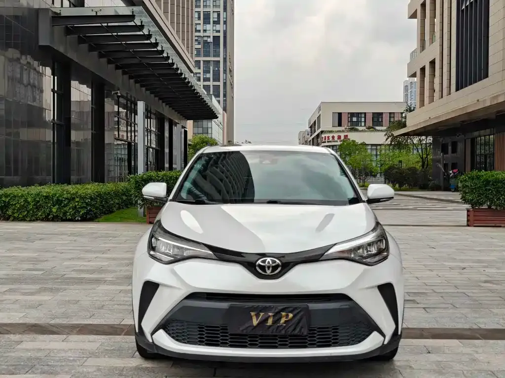 Toyota C-HR — фото 9