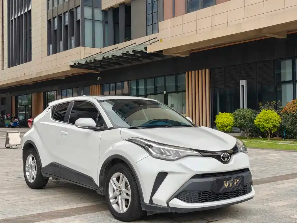 Toyota C-HR — фото 10