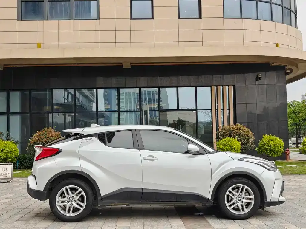 Toyota C-HR — фото 7