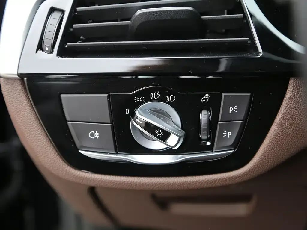 BMW 5 Series New Energy — фото 9