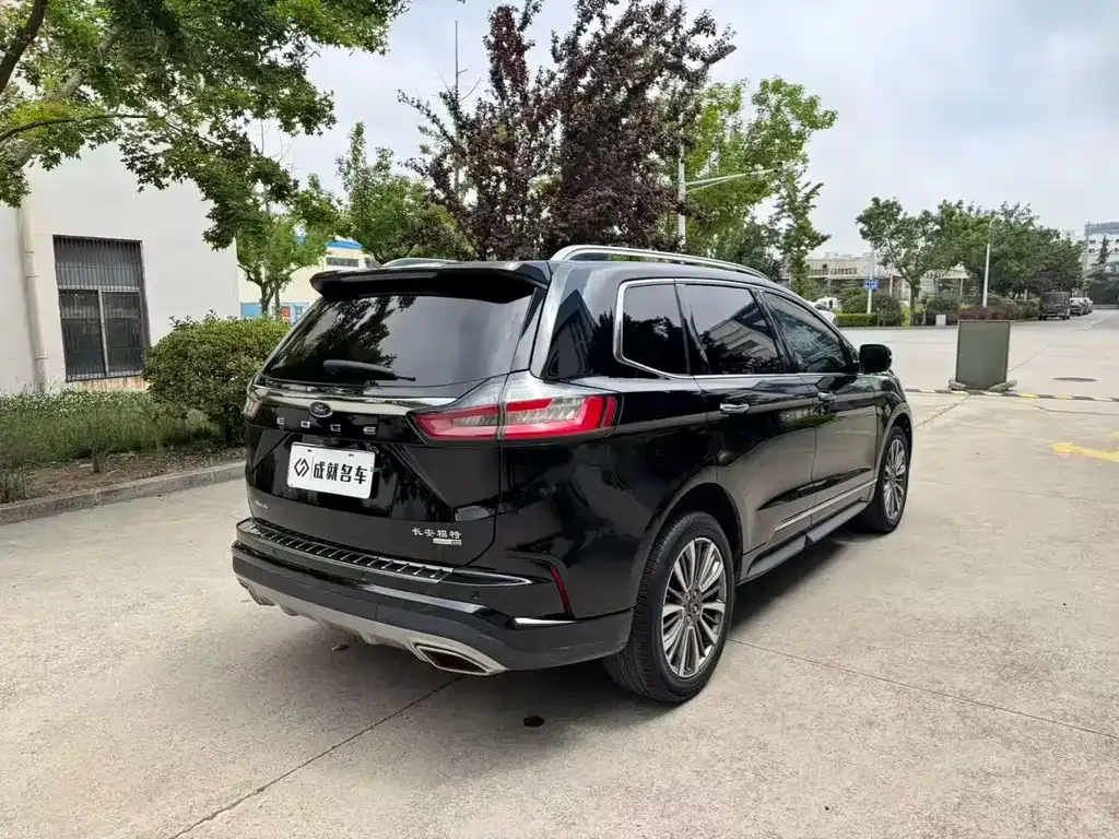 Ford Edge — фото 8