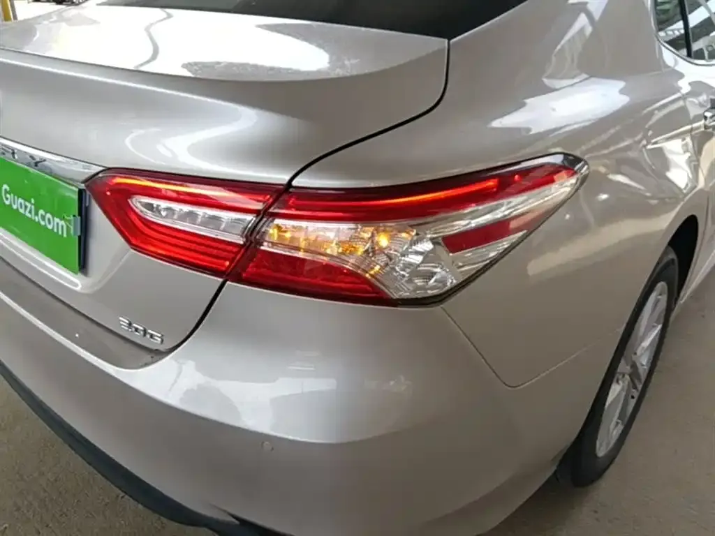 Toyota Camry — фото 5