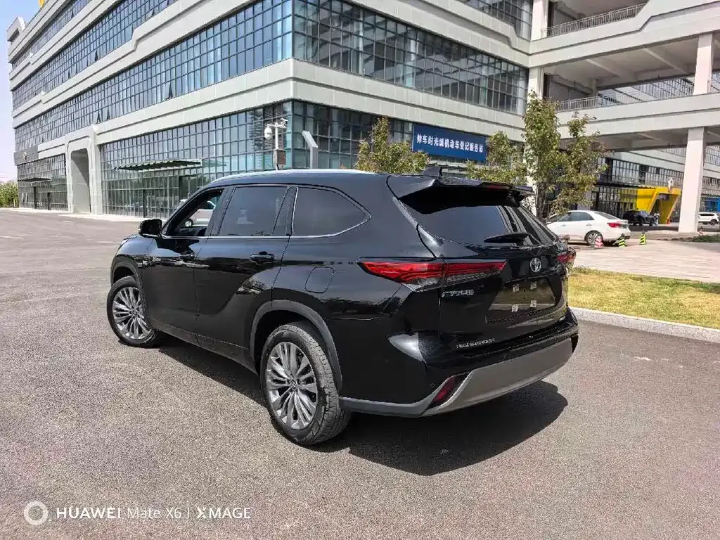 Toyota Highlander — фото 10