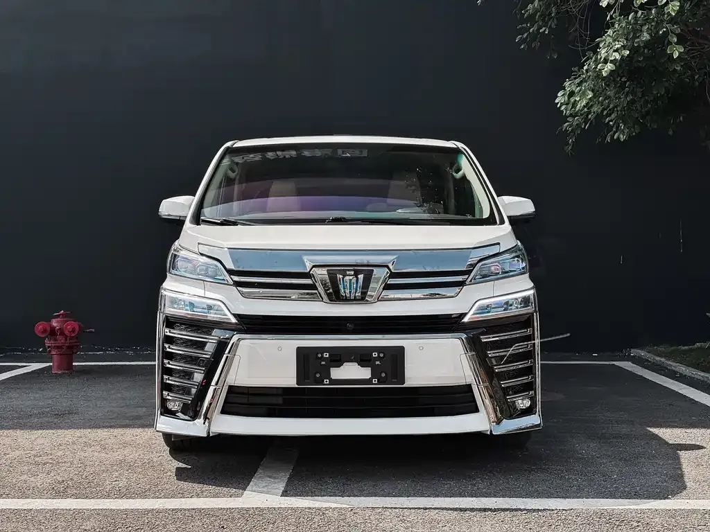 Toyota Vellfire — фото 1