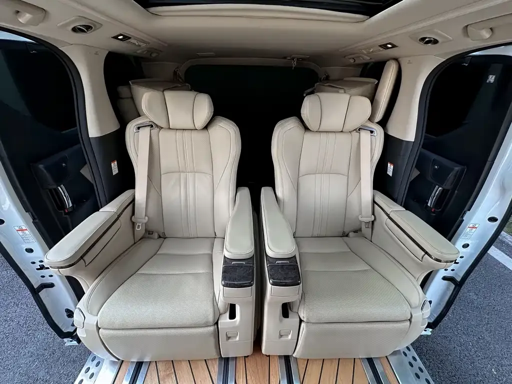 Toyota Vellfire — фото 6