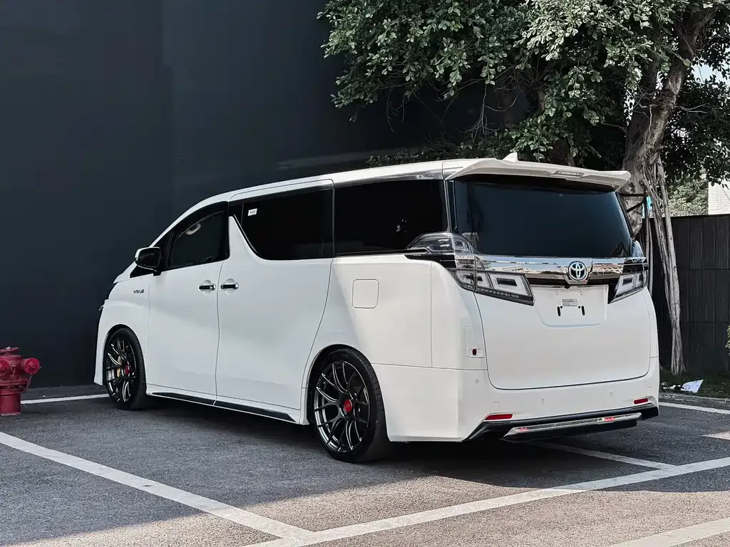 Toyota Vellfire — фото 3