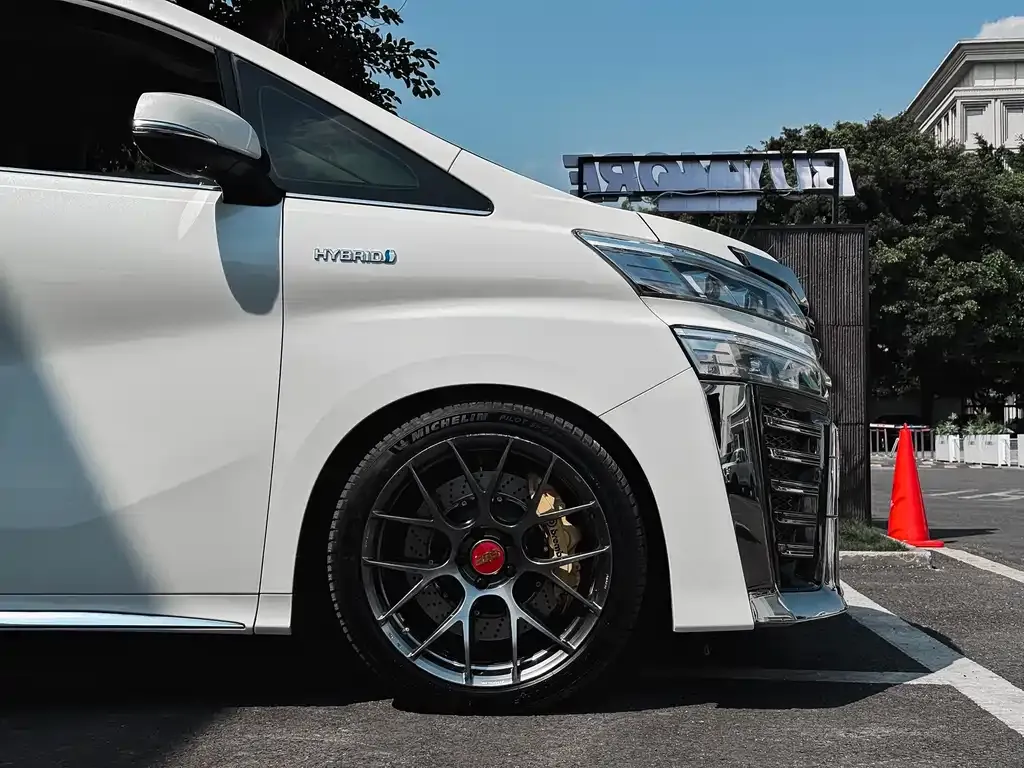 Toyota Vellfire — фото 5
