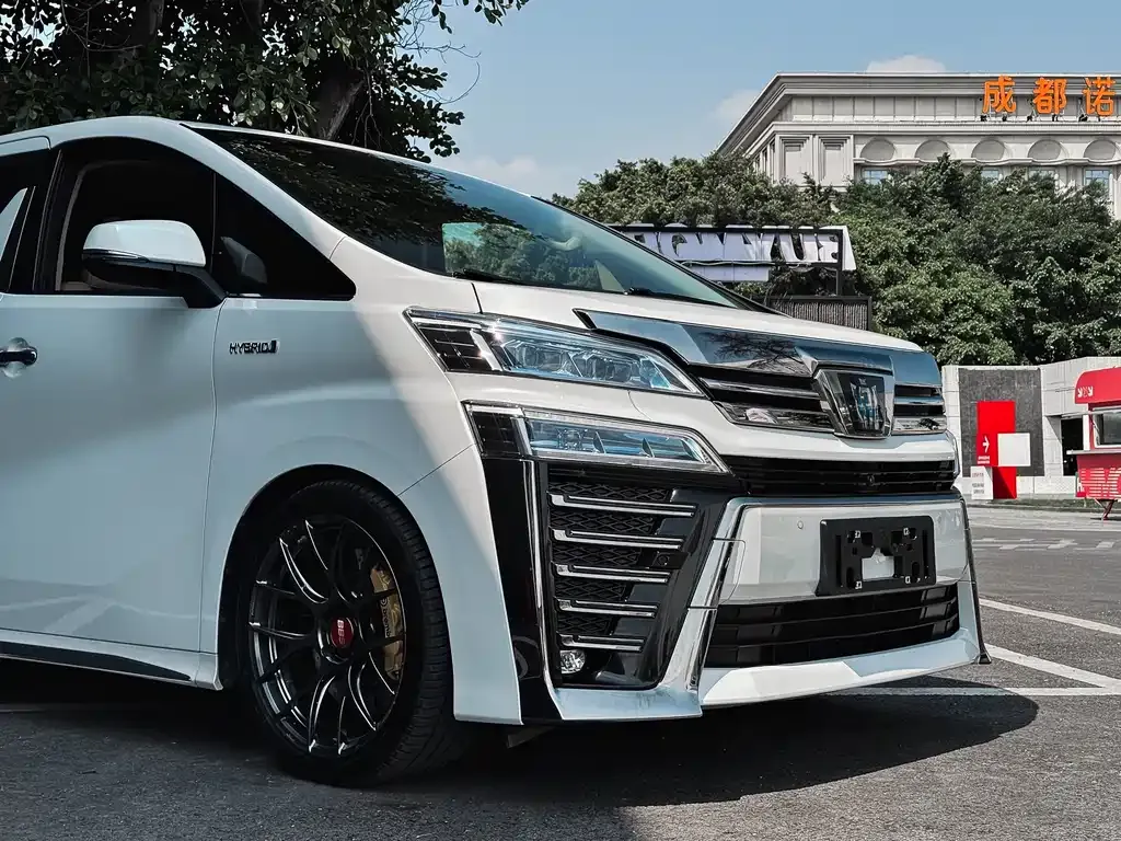 Toyota Vellfire — фото 4