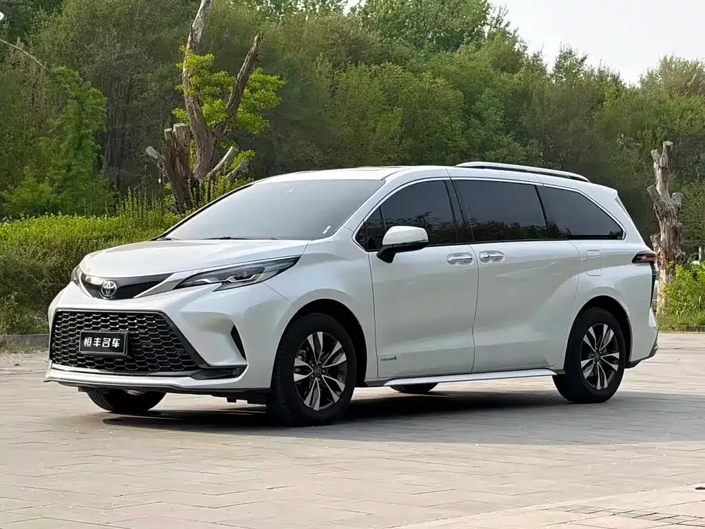 Toyota Granvia — фото 1