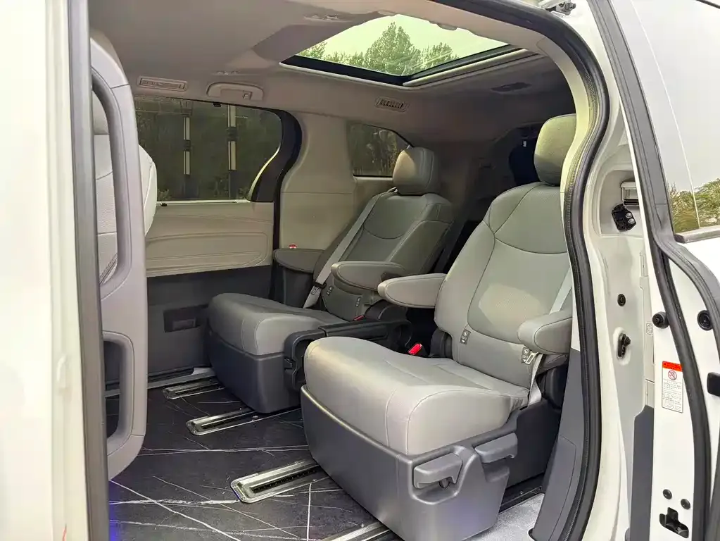 Toyota Granvia — фото 8