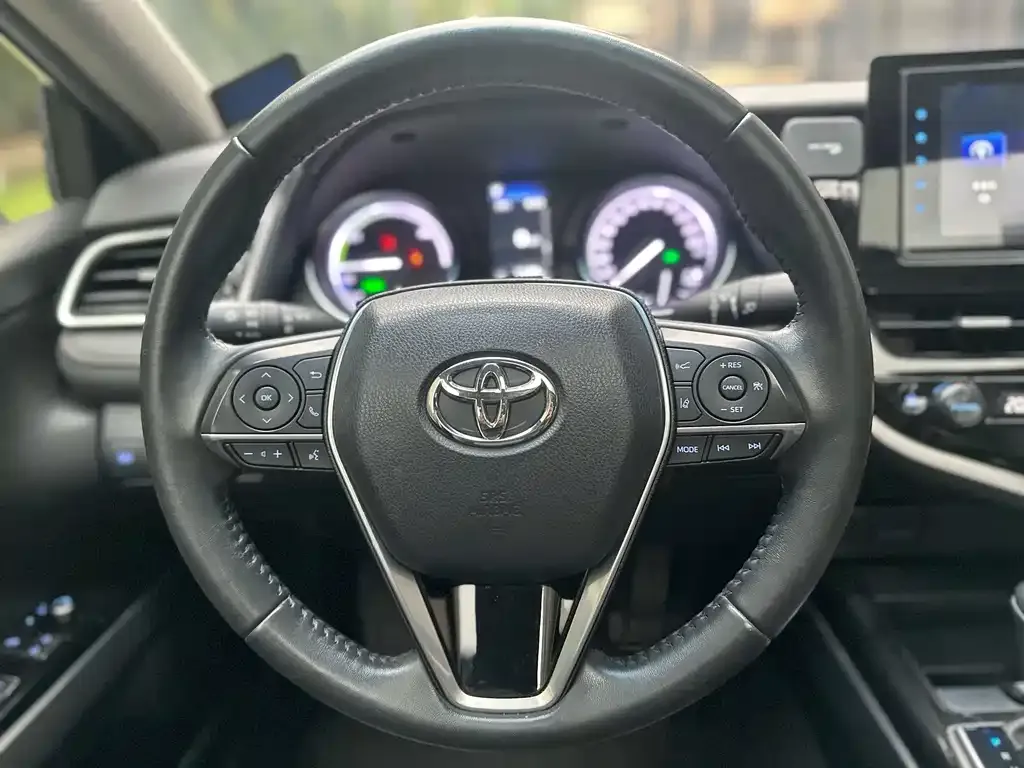 Toyota Camry — фото 8
