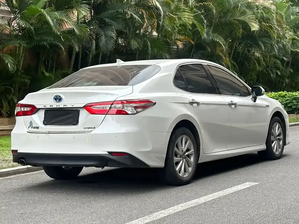 Toyota Camry — фото 6