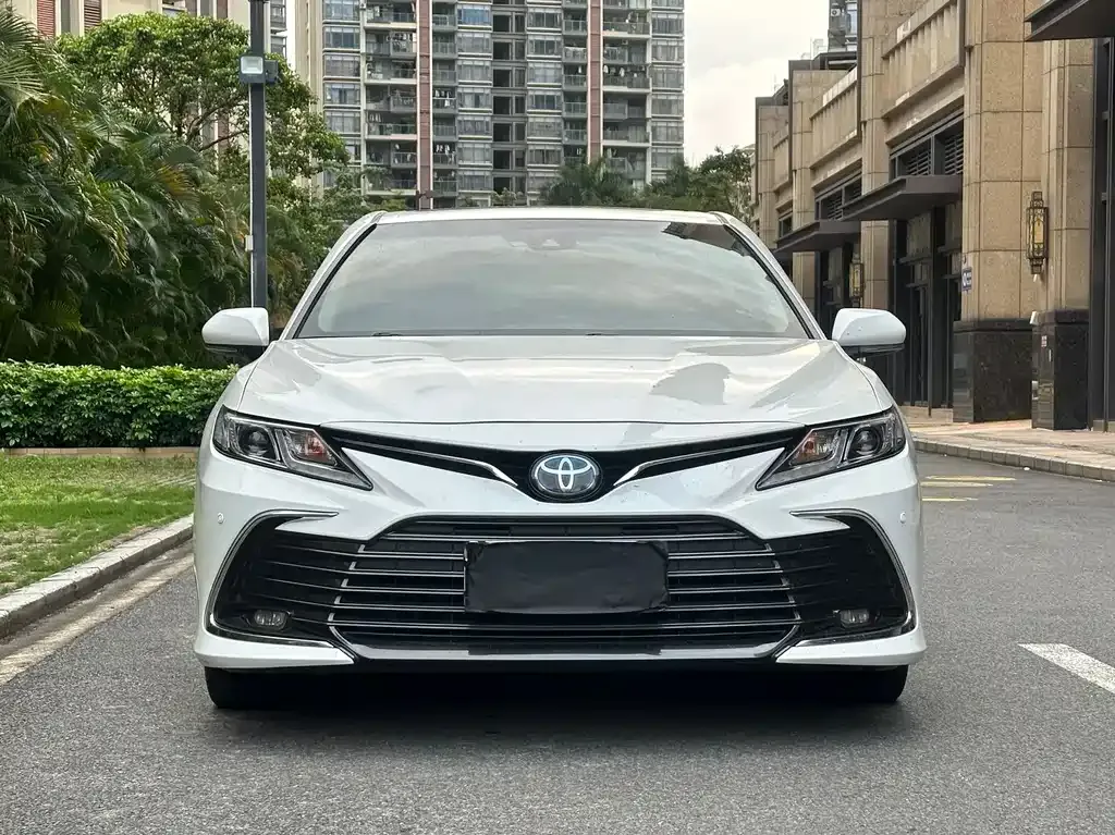 Toyota Camry — фото 7