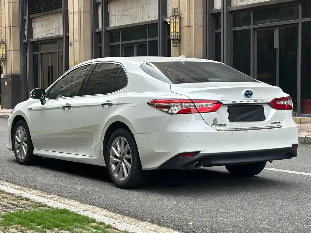 Toyota Camry — фото 9
