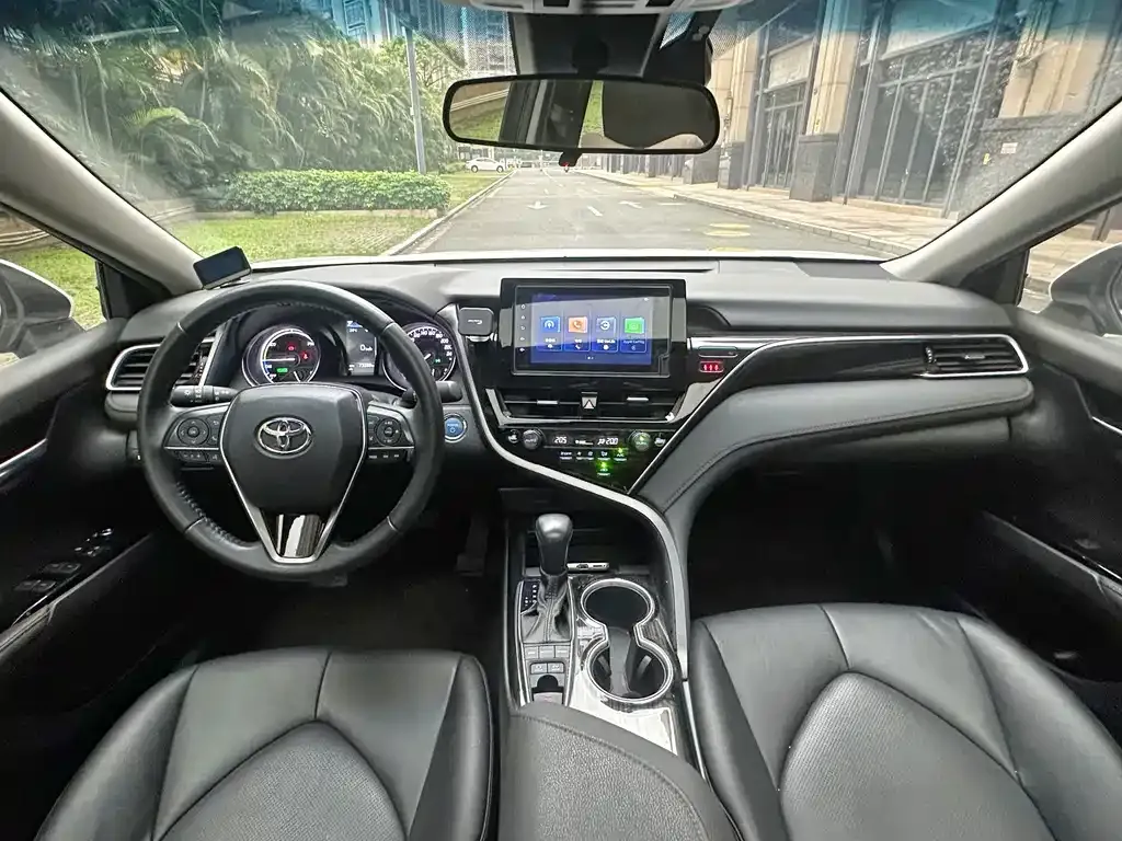 Toyota Camry — фото 5