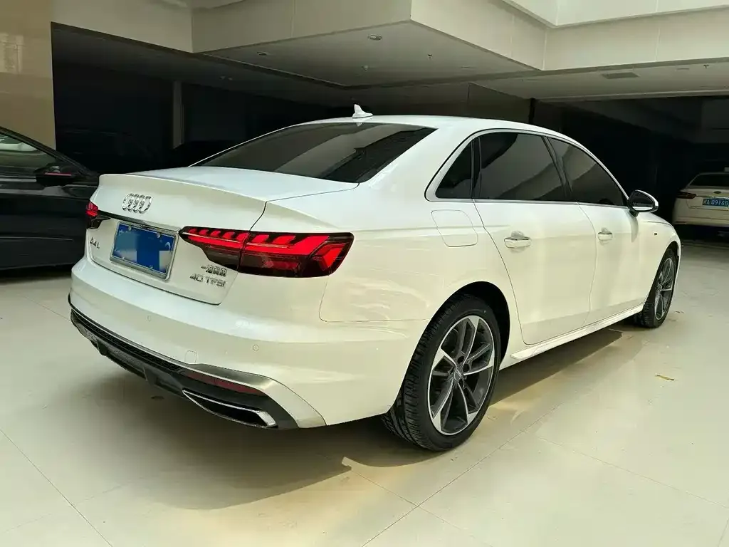 Audi A4L — фото 5
