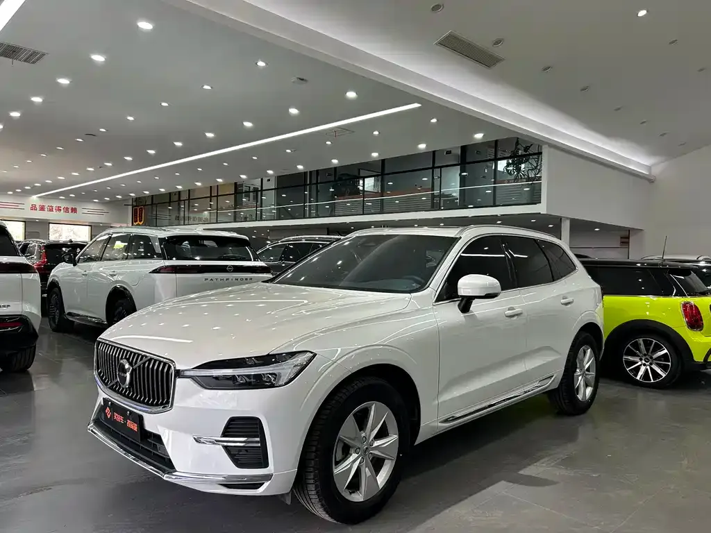 Volvo XC60 — фото 1